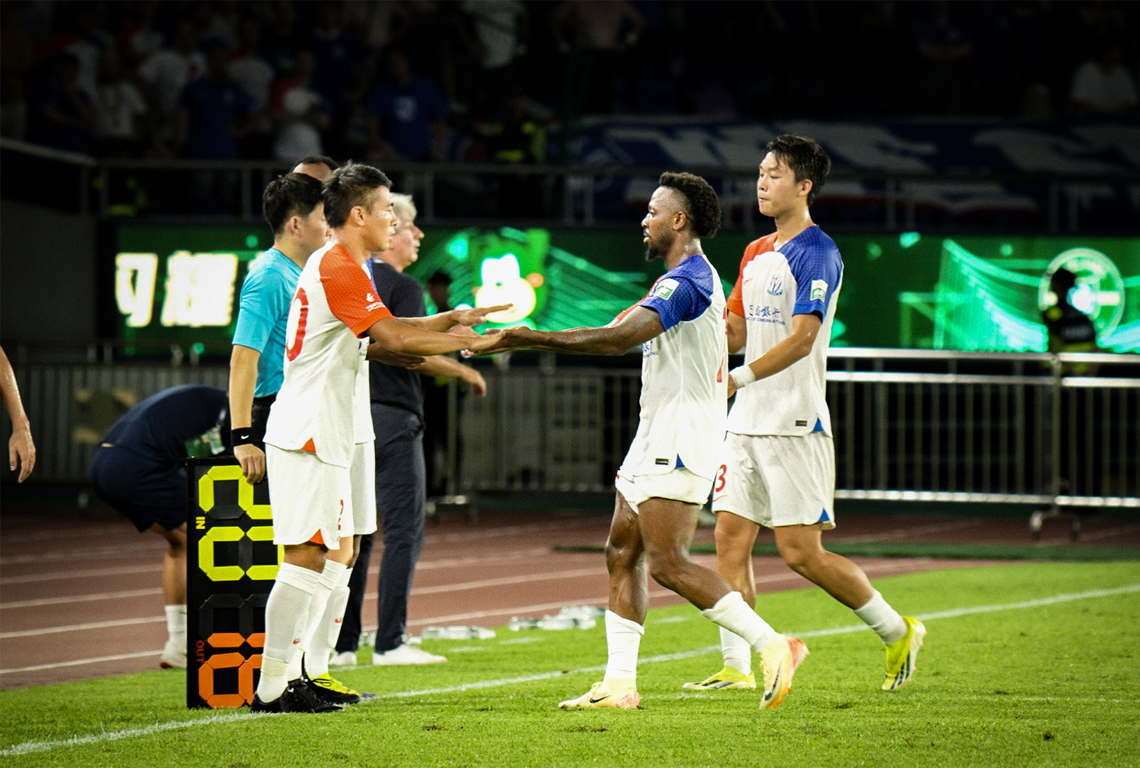 今夜上海申花备战NBA总决赛，刷新队史纪录细节曝光，气氛紧张，团队化学反应显著的简单介绍