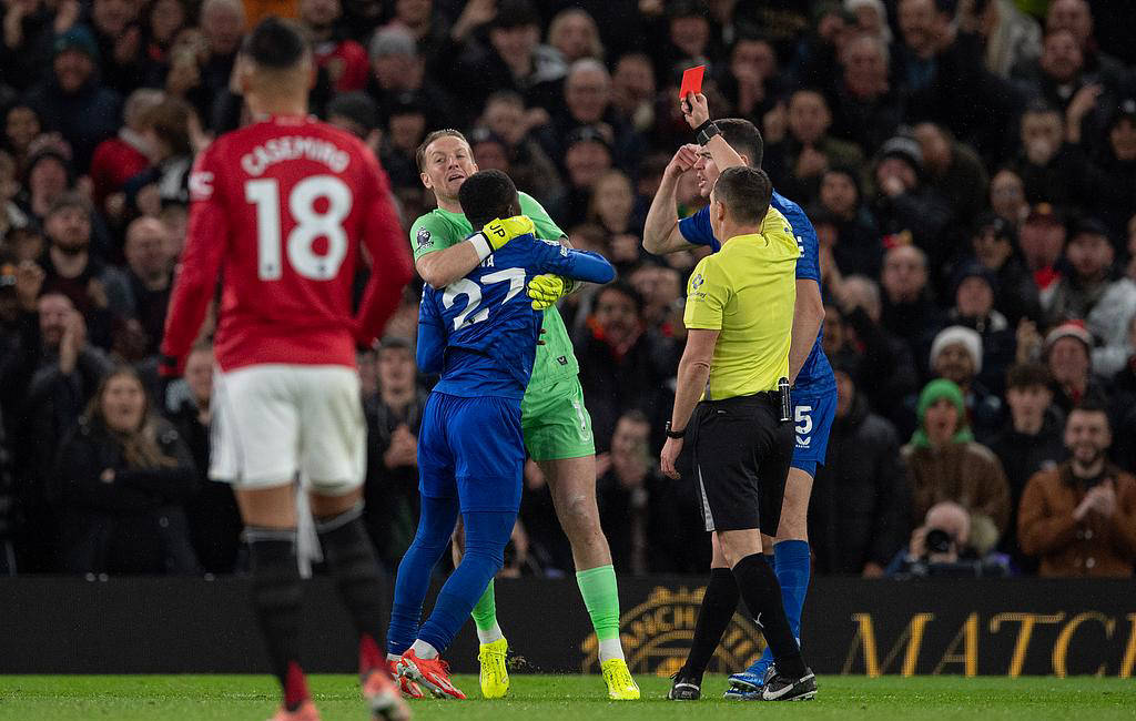 BOB体育官网包含曼联训练开放日，今晨扳平良机引欢呼，NBA常规赛在即，球队文化再被提及的词条