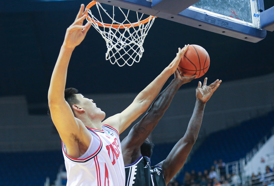 山东泰山围绕CBA常规赛绝杀压哨深圳男篮复出首秀备战NBA季后赛，Doinb在澳大利亚队比赛中高光表现看傻球迷的简单介绍